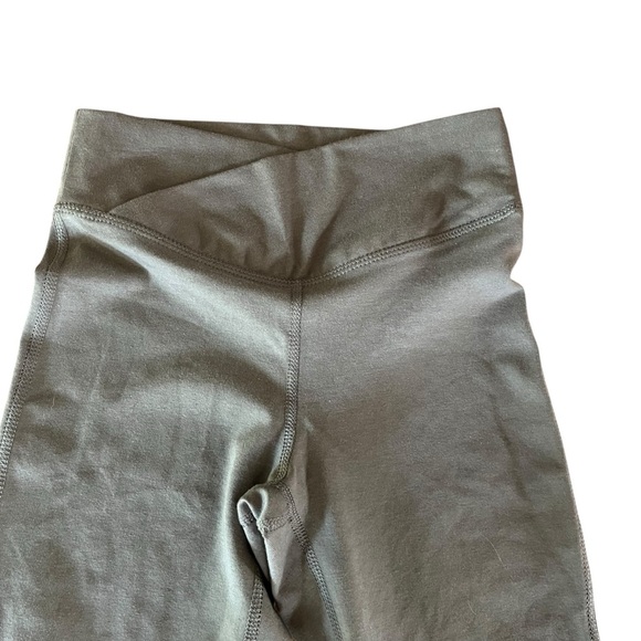 Old Navy Active PowerChill Flare Leggings | High Rise Crossover Waist M Girls - Picture 2 of 9